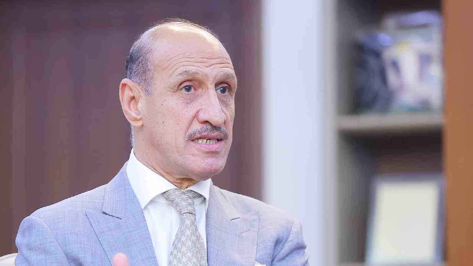 رياض محرز يكافئ حلاقه الخاص بهدية رائعة (صورة)