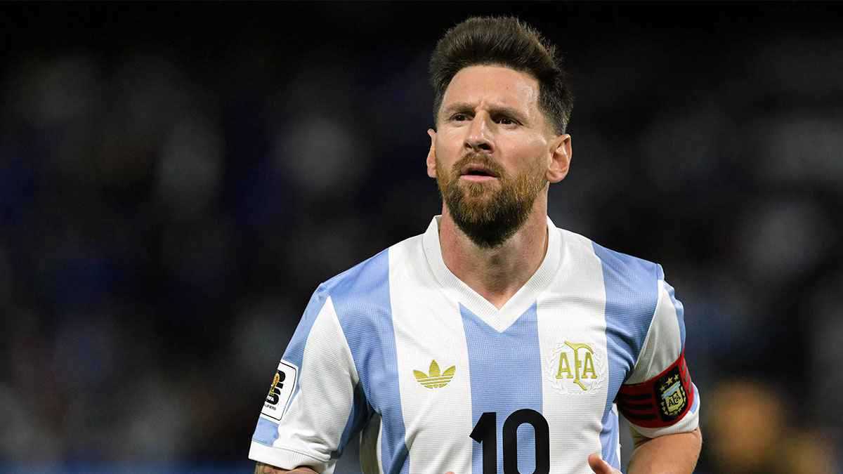 رسمياً.. مانشستر يونايتد يعلن صفقة مبيومو