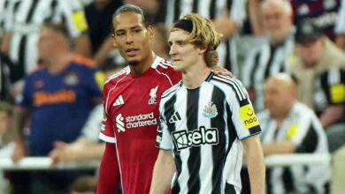 جعلته ينتفض في المدرجات.. من هي الحكمة التي فجرت غضب ميسي؟ (فيديو)