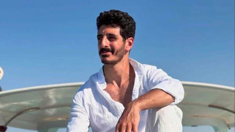 أبرزهم السادات.. ناقد يكشف سر استعانة محمد رمضان بشخصيات شهيرة