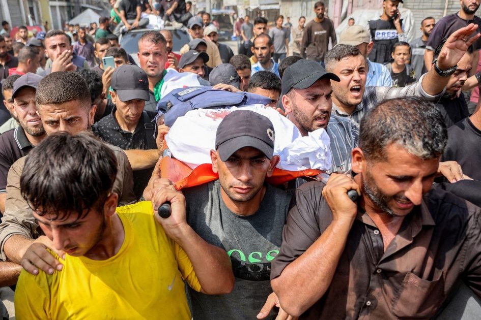 غضب عالمي.. تشييع 5 صحفيين اغتالهم الاحتلال في غزة (صور)