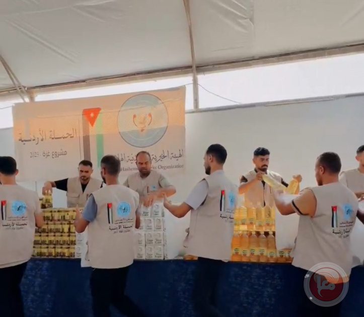 الحملة الأردنية والهيئة الخيرية توزعان 700 طرد غذائي على الأسر المجوعة في قطاع غزة