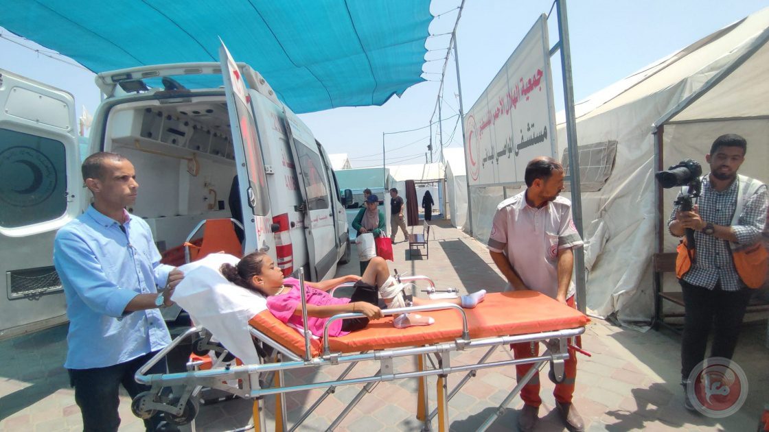 الهلال الأحمر يستضيف 176 مريضا ومرافقا ويشارك في إجلائهم إلى الأردن (صور)