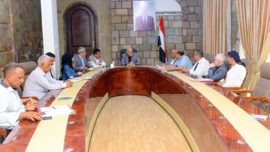 اجتماع بتعز يناقش التقارير المالية للموارد والانفاق بالمحافظة