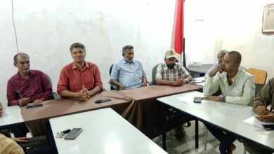 اجتماع صحي يناقش خطط تطوير الإدارات الصحية وتعزيز الاستجابة للطوارئ في الحديدة