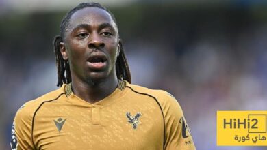 إيز يودع جمهور كريستال بالاس قبل انتقاله لأرسنال