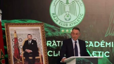 فوزي لقجع رئيس الاتحاد المغربي يحضر توقيع اتفاقية الرجاء الرياضي