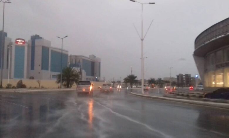 أمطار غزيرة على جازان والباحة حتى الـ9 مساءً