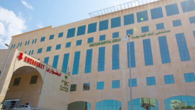 فريق بمستشفى الملك فهد ينهي معاناة مرضى احتباس البول بتقنية رائدة