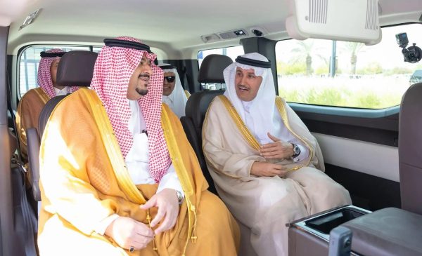 مركبة ذاتية القيادة تجوب الرياض بنائب أمير المنطقة