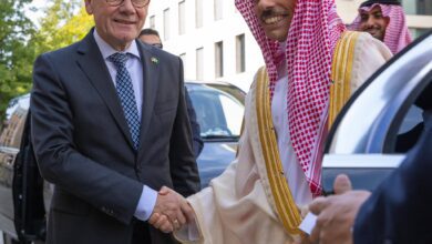 وزير الخارجية يلتقي نظيره الألماني في برلين