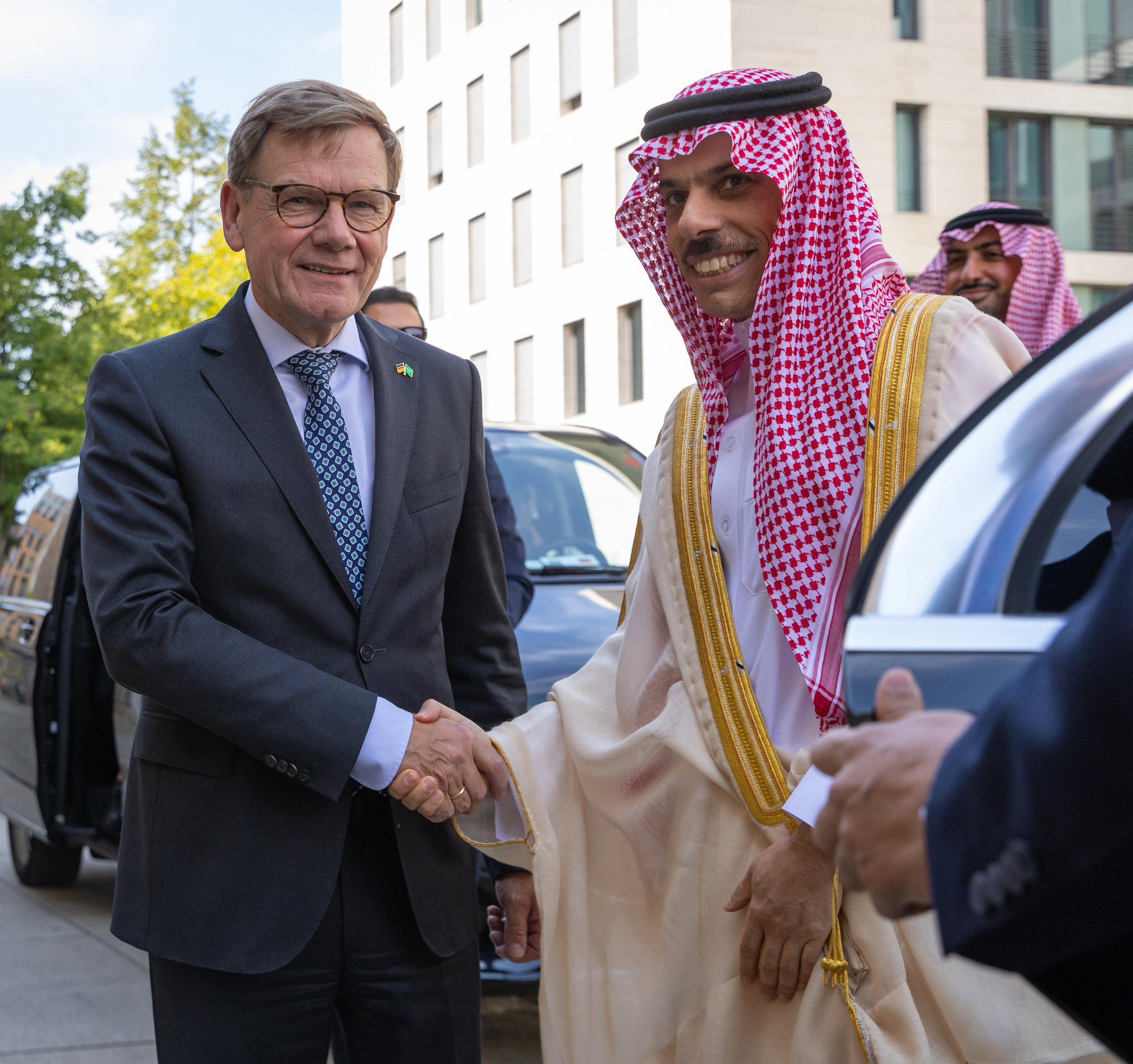 وزير الخارجية يلتقي نظيره الألماني في برلين
