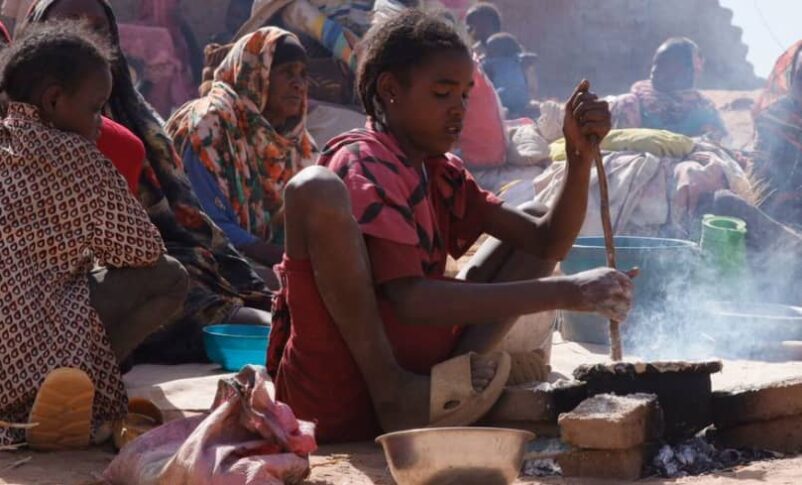 حرب السودان .. تسرق حق النساء والأمهات في الحياة