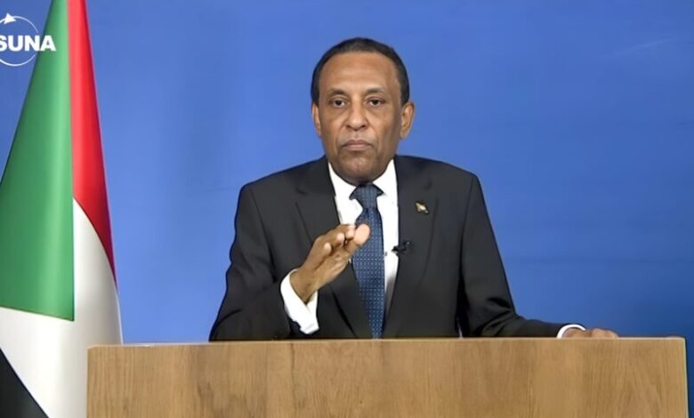 رئيس وزراء السودان يُخاطب الكولومبيين بـ«الإسبانية» لوقف إرسال المرتزقة