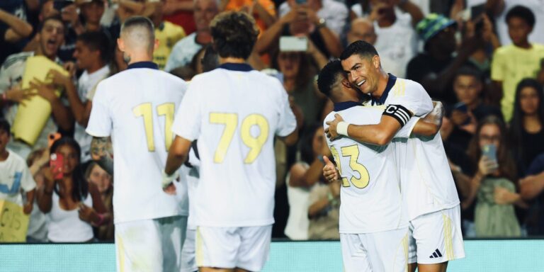 “البشر لا يطيرون”.. النصر يتغزّل في رونالدو