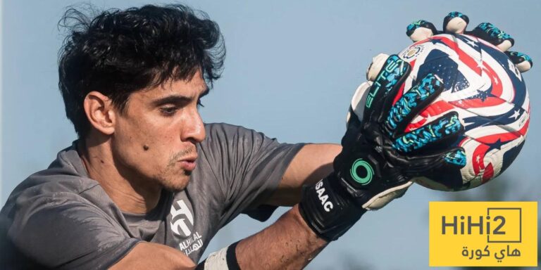 الهلال يقترب من حل ذكي لحراسة المرمى!