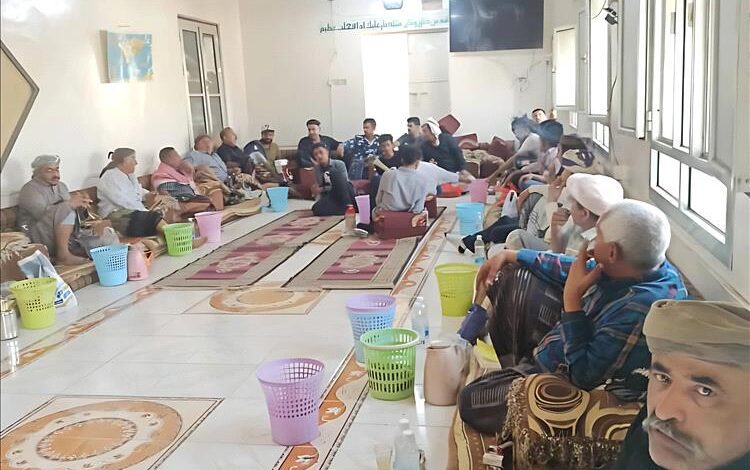 أهالي فلسان بيافع رصد يعقدون اجتماعاً لمناقشة آلية عمل الصندوق الخيري التنموي وأولوياته