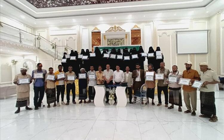 إختتام الدورة التدريبية لمعلمي مخيمات النازحين بمديرية تبن بلحج