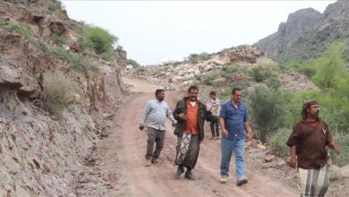 إستمرار أعمال الرص في طريق سيلة غزال بالضالع والمشروع بحاجة إلى مزيد من الدعم