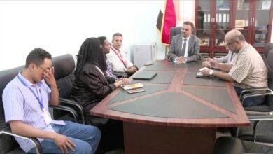 الأمين العام لمحلي حضرموت يناقش أوجه التنسيق والتعاون بين السلطة المحلية ومنظمة سي كور لدعم القطاعات الحيوية بالمحافظة