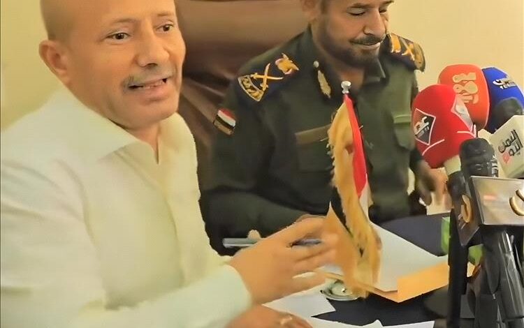البنك المركزي بمأرب يتوعد المتلاعبين بالعملة: سنضرب بيد من حديد