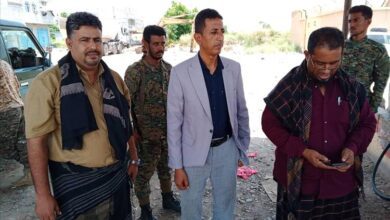 السلطة المحلية خنفر تُنهي أزمة المحروقات في المديرية وتُلزم المحطات بالبيع بالسعر الرسمي