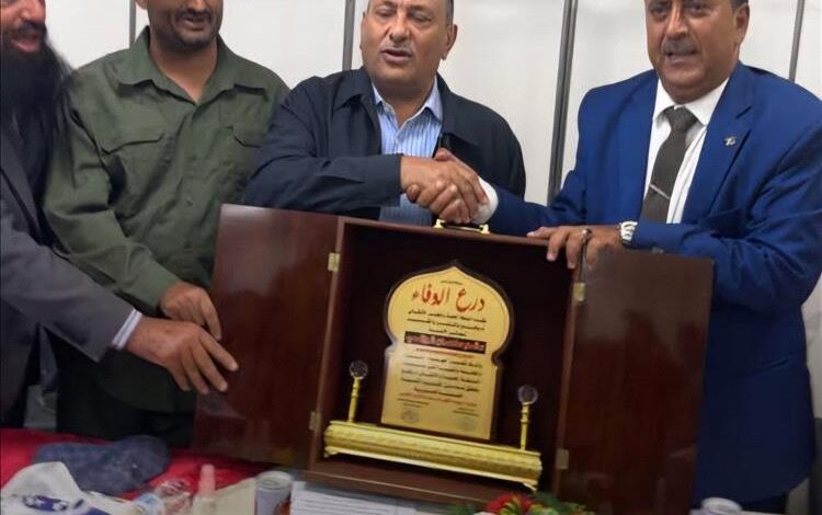 السلطة المحلية والمجلس الانتقالي في يافع لبعوس يكرمان نائب وزير الصناعة سالم الوالي بدرع الوفاء