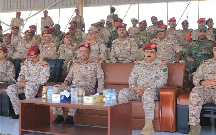 بحضور وزير الدفاع.. كلية الشرطة حضرموت تشارك في العرض العسكري مجسدة جاهزيتها الميدانية وانضباطها العالي