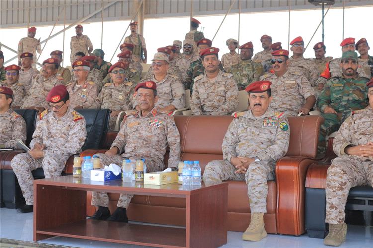 بحضور وزير الدفاع.. كلية الشرطة حضرموت تشارك في العرض العسكري مجسدة جاهزيتها الميدانية وانضباطها العالي