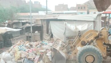 حراك الكرامة السلمي يستجيب لنداءات أهالي هدى ويرفع المخلفات من السوق الشعبي