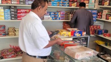 حملة رقابية لمكتب الصناعة والتجارة بشبوة على المطاعم والبقالات لضبط الأسعار