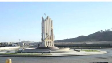 سقوط لوحة إعلانية في صنعاء يسقط ضحايا ويصيب مواطنين بجروح بالغة