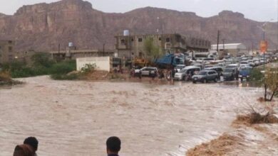 شبوة.. أمطار غزيرة وسيول مستمرة وتحذيرات عاجلة للمواطنين