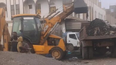 صندوق النظافة بردفان ينفذ حملة لرفع المخلفات من سوق القات بمدينة الحبيلين