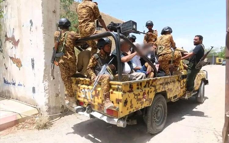 ضبط متهم بجريمة الشروع بالقتل بمحافظة تعز وأخر بمحافظة مأرب