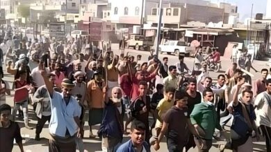غضب في لحج.. احتجاجات تتصاعد رفضًا لتدهور المعيشة وانهيار الخدمات