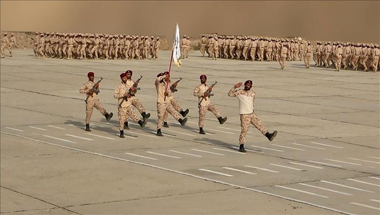 قوات العمالقة الجنوبية تشهد عرضًا عسكريًّا مهيبًا لتخرج الدفعة الـ60 من منتسبيها