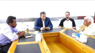 محافظ أبين يلتقي مديري مؤسسات المياه والكهرباء بالمحافظة