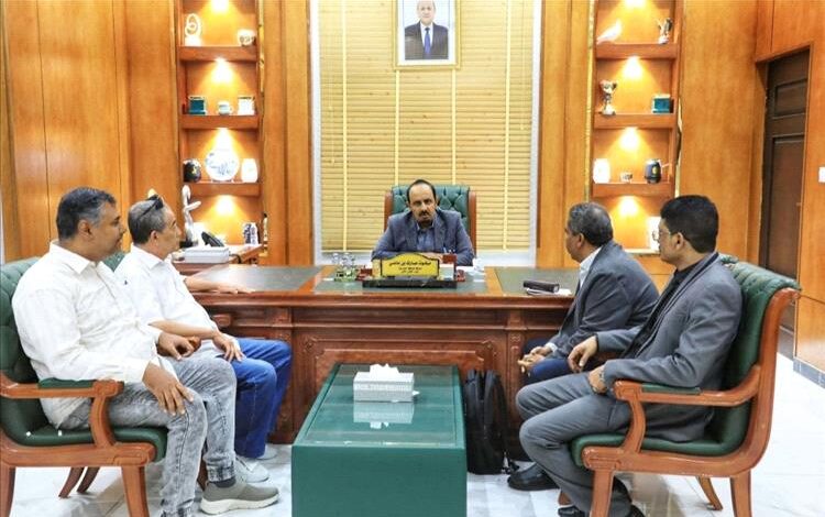 محافظ حضرموت يؤكد دعم "بترومسيلة" وحمايتها كركيزة وطنية