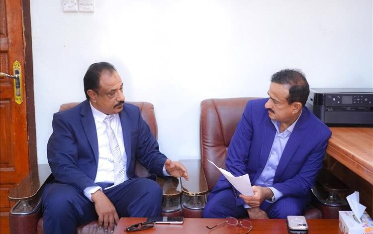 محافظ شبوة يطلع على مجمل الأوضاع والمتطلبات الخدمية بمديرية جردان