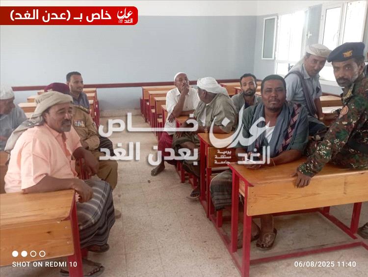 مدير عام أحور ورئيس انتقالي المديرية والأجهزة الأمنية والعسكرية يلتقون بعدد من تجار أحور