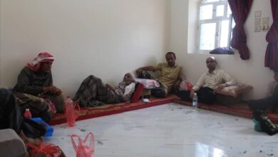 مدير عام حالمين وأمين عام ملتقى رواد حالمين يزوران الفقيه محمد صالح الأعجم لتفقده والاطمئنان على صحته
