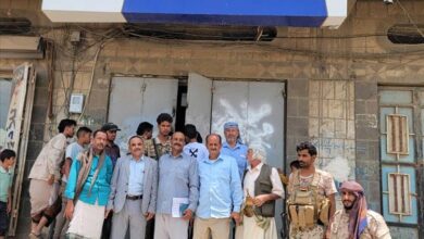 مدير عام قعطبة بكر الشاعري يغلق 9 محلات صرافة مخالفة لأسعار الصرف في قعطبة ومريس