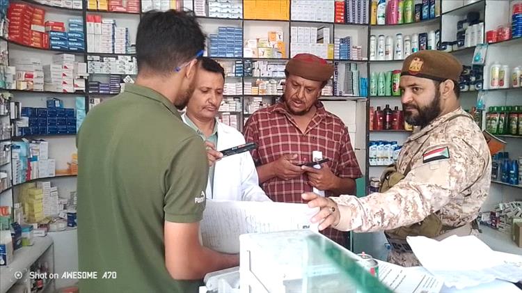 مكتب الصحة والصناعة ينفذان حملة ميدانية على المنشآت الصحية الخاصة بمديرية الشعيب