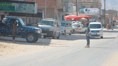 نقطة مدودة الأمنية بسيئون تضبط ثلاثة أشخاص بحوزتهم مخدرات وأدوات تعاطٍ
