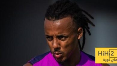 رسالة مؤثرة من كوندي لمشجعي كرة القدم