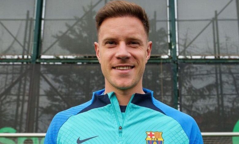 كم لاعب من برشلونة أعلن دعمه علنًا لتير شتيغن؟