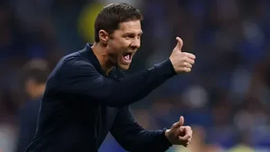 صورة: شاهد كيف استقبل ألونسو صديقه سانتي كازورلا