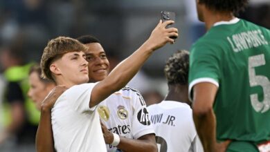 كيف تصرف مبابي عند اقتحام مشجع أرض الملعب؟