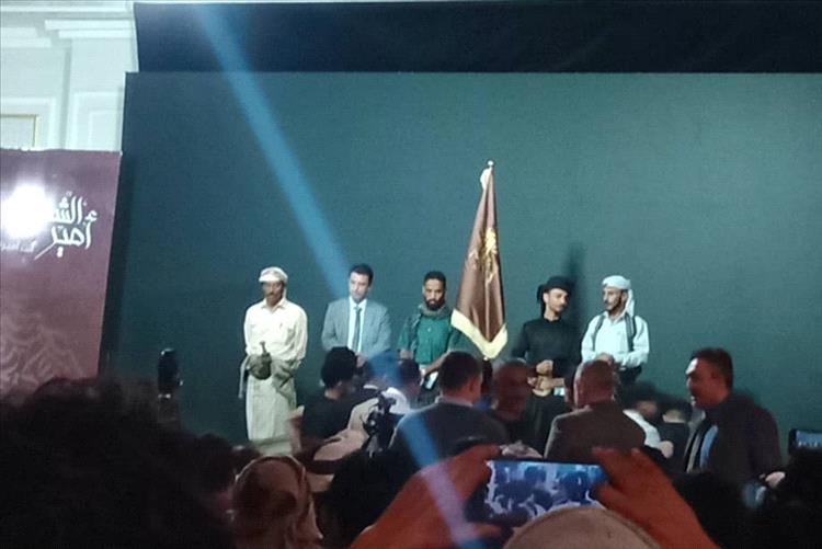 أمين الكلدي يتوّج بلقب "أمير الشعراء" في عدن وسط أجواء شعرية مبهرة